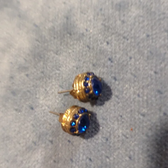 Earrings - Picture 3 of 4